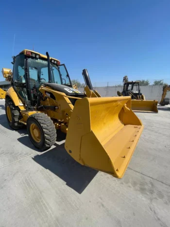 RETROEXCAVADORA MARCA CATERPILLAR MODELO 420E AÑO 2011 PRECIO S/. 92,500.00 Soles