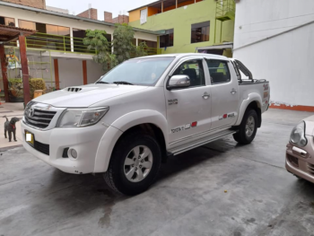 TOYOTA MODELO HILUX SRV AÑO 2015 PRECIO S/.63,000.00 - Image 4